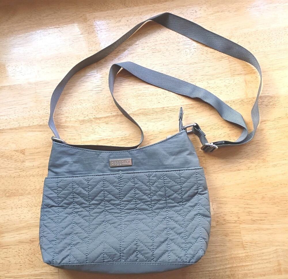Baggallini Purse Bag Quilted Gray Cross Body Adjustable Strap Small Snap